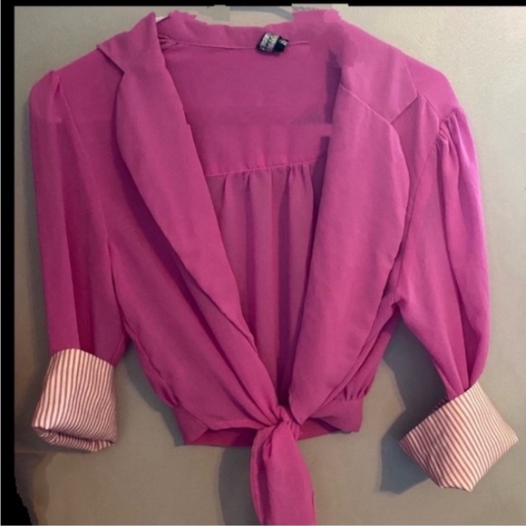 Woman’s large tie up sheer top - Picture 2 of 3